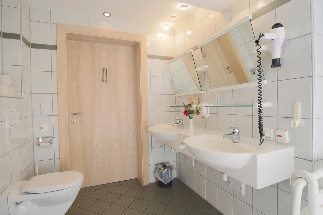 OptimaMed Gesundheitsresort Agathenhof Micheldorf  Zimmer foto