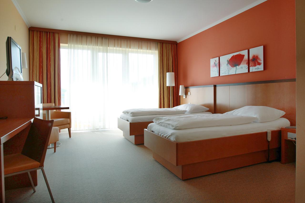 OptimaMed Gesundheitsresort Agathenhof Micheldorf  Zimmer foto